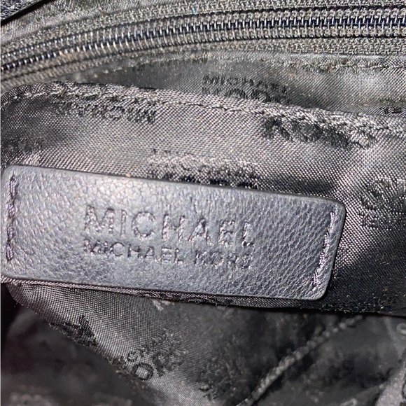 Michael Kors quilted soft leather shoulder bag - Picture 6 of 16